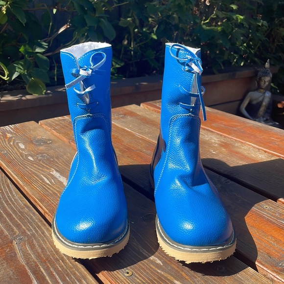 Blue shearling lined slip on boots - Picture 4 of 4